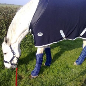 In his smexy travelling gear